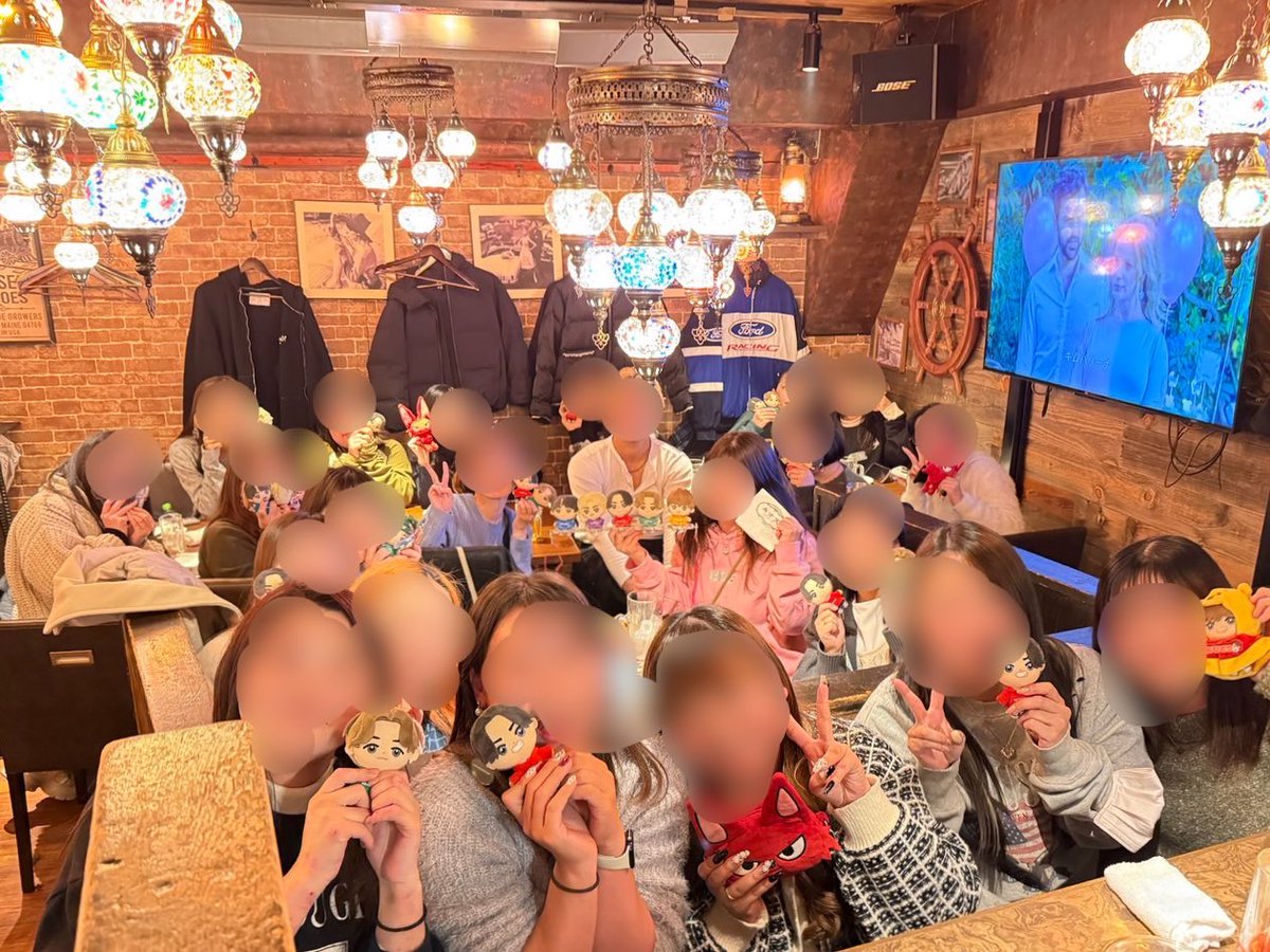 comyui_sd's tweet photo. 関東コムレン忘年会❤️💚💙💜🧡

❤️11名
💚5名
💙1名
💜2名
🧡3名

真似させてもらいました！
やまと推し多いー！！！❤️‍🔥
(推しに似て行動力あるファンが多い)

@comyamato0515 @comyuta0305 
@comyuma1214 @comhyuga1117 
@comamugiri0123 @Comyoutuber2 https://t.co/GgnIhzWt4r