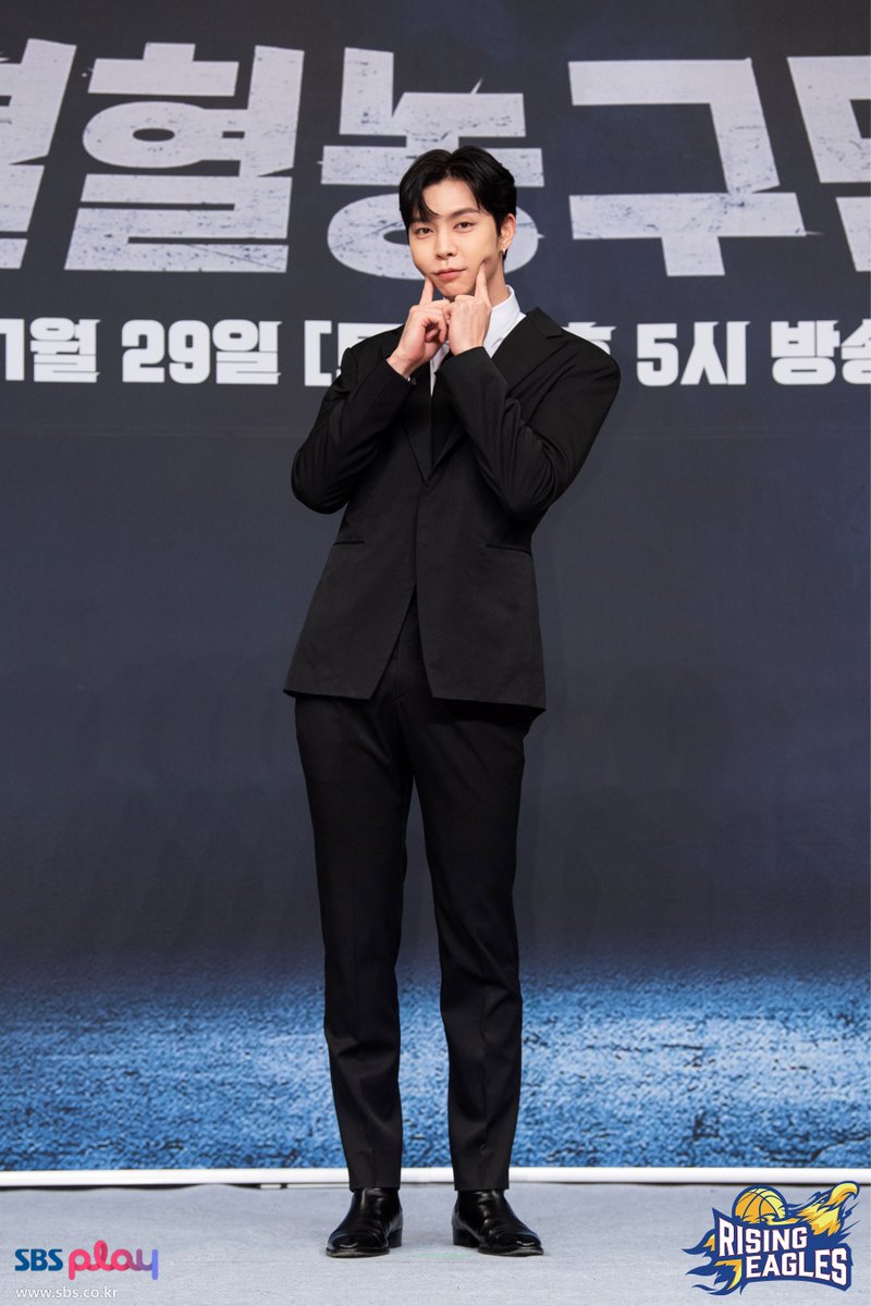 아궁빵부터 시작해서 반응 터지니까 애교 점점 에스컬레이터 돼가지고 형님들 사이에서 양볼콕까지 가버린 거 너무 귀엽다