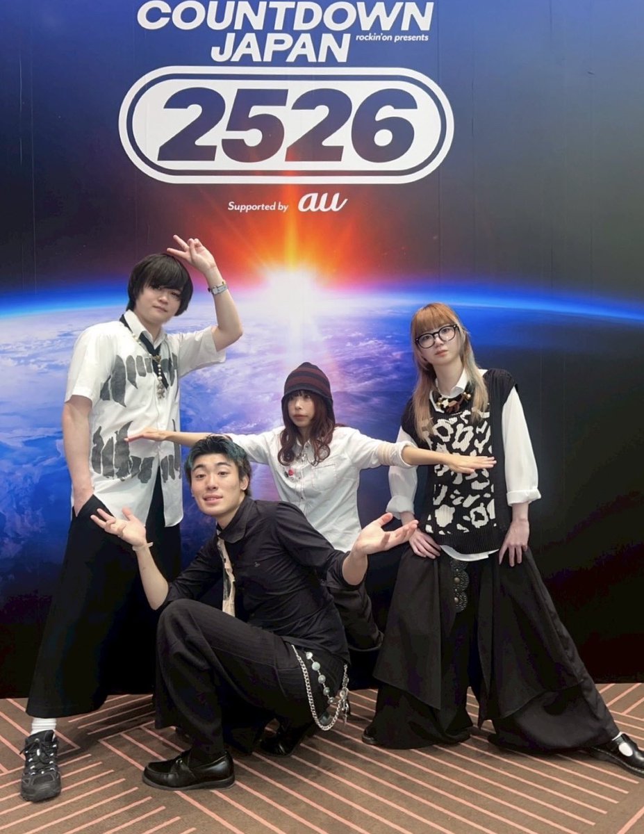 死にたいんじゃなくて幸せになりたいんだ〜と叫んだ直後にふえ〜となってしまい私はどこまで行っても私だなと再確認   きっと人生はかなしいばっかりで嬉しいばっかり CDJありがとうございました！