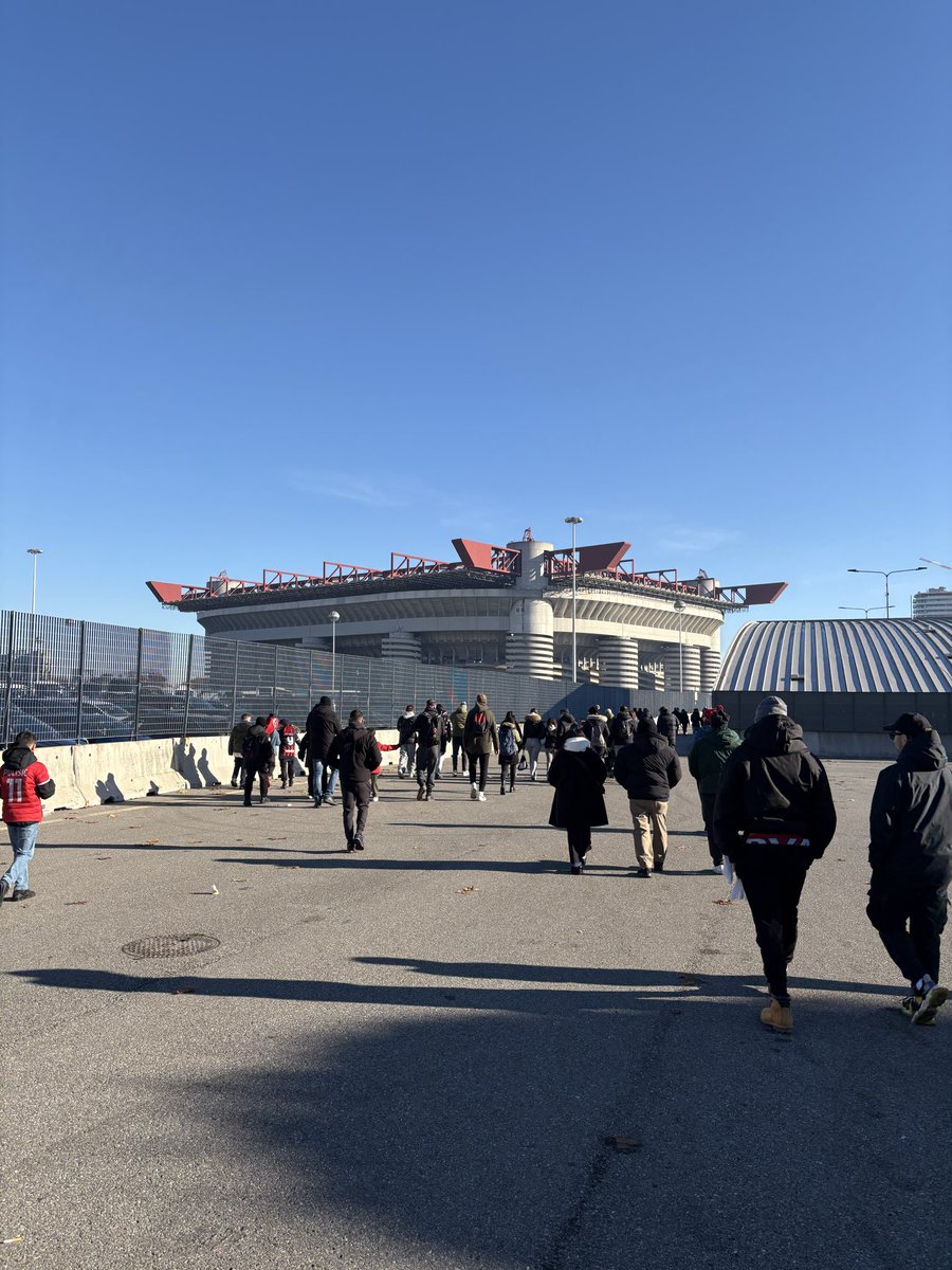 Jonaldinho49's tweet photo. AC Milan-Hellas Verona

📍San Siro🇮🇹 https://t.co/v4vInZNOHq