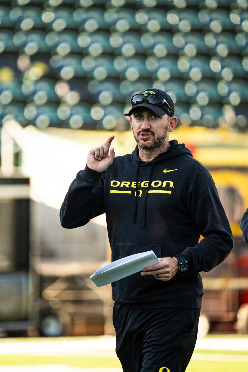 Pete Thamel tweet media