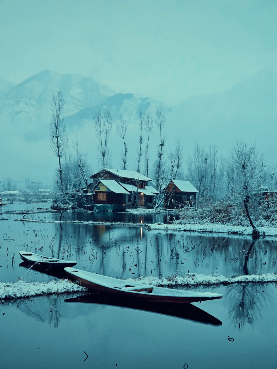 ShahidInam35's tweet photo. Dal Lake Srinagar ❄️ https://t.co/HDSmfINHfH