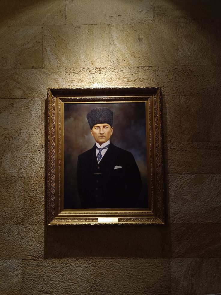 Çivisi çıkmış şu dünyada duvara asılacak en güzel şey.