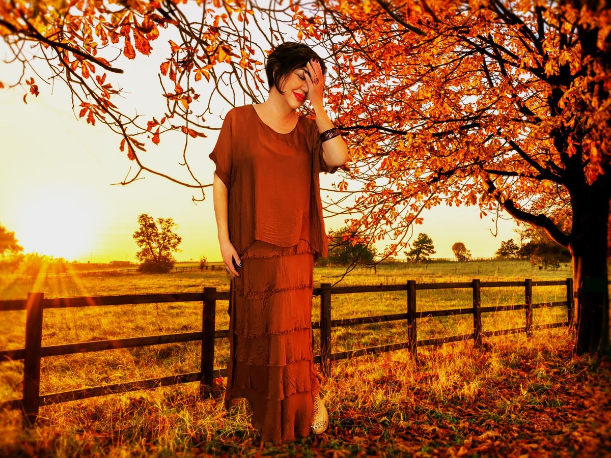 Bugünden bi’ düşünce aldı beni; 2026’da neler  yaşanacak acaba diye diye geceyi batırdım, günü de batırmak üzereyim. Güzel günlere uyanmak ümidiyle kalbinizin her köşesinde çiçekler açsın. 💐🙏