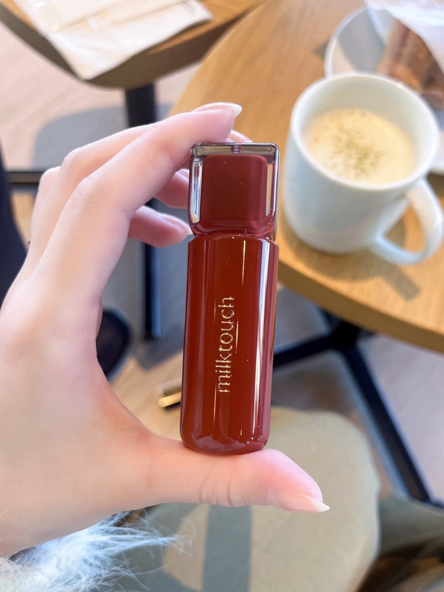 steve_island55's tweet image. スタバのスープチーノ爆飲みしても1ミリも落ちず、唇荒れず、うるちゅるキープしてくれるハイスペリップはｺﾘ。この色冬デートに最適すぎ...色気やんばいww