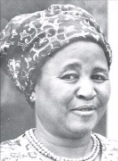This beautiful lady is late Mama Mafuyana wife to the late VP Joshua Nkomo 

The VPs Mom died &amp; his Dad married Elizabeth Mafuyana 

When Josh was ready to marry he saw his step mom's younger sister Johanna &amp; married her 

He married his step mothers sister , His step aunt 

❤️