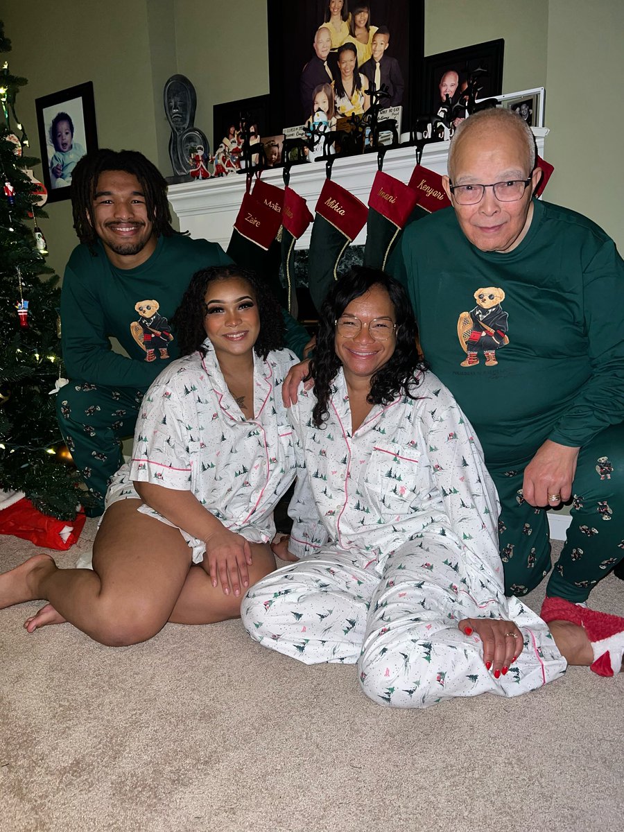 kailankeith's tweet photo. Little late but Merry Christmas! https://t.co/FcNXV5mHXC