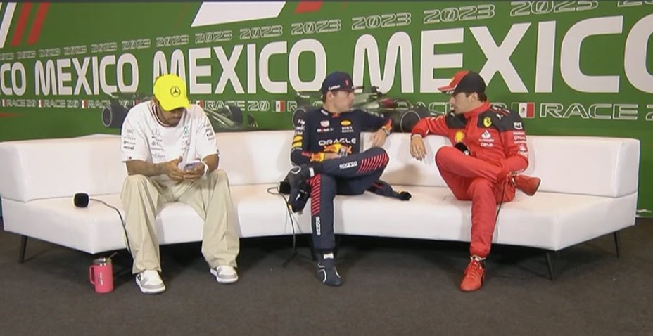 leclercsletters's tweet image. me after choosing seat 3