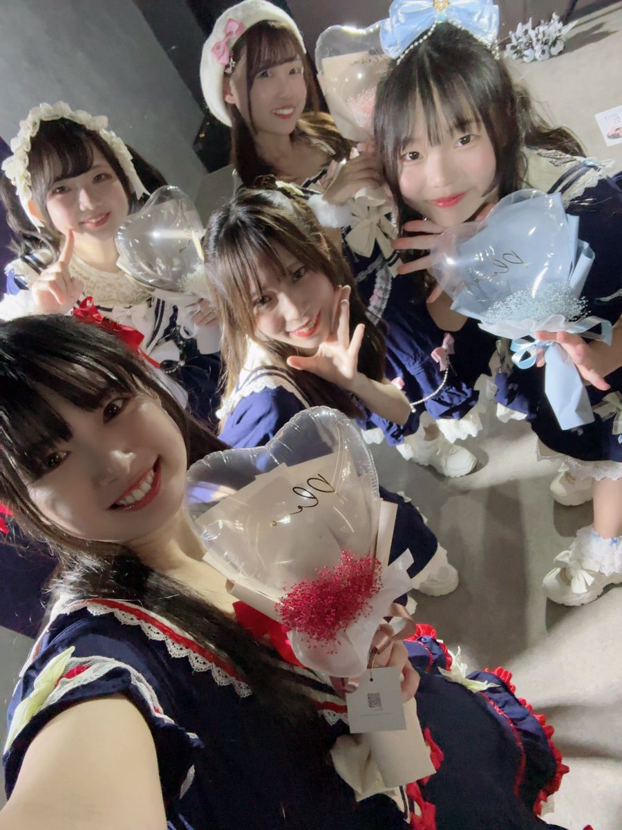 shocora_p's tweet photo. プレア地球着陸ライブありがとうございました🛸

始まる前は緊張でおかしくなりそうだったんですが、いざ始まるとたくさんの地球人が地球着陸をお祝いしてくれてめちゃめちゃ嬉しかったです♡

来年はもっとたくさんライブが出来るように頑張ります💪
歌やダンスの練習もより一層頑張るぞ！ https://t.co/h2M7J27Gp5