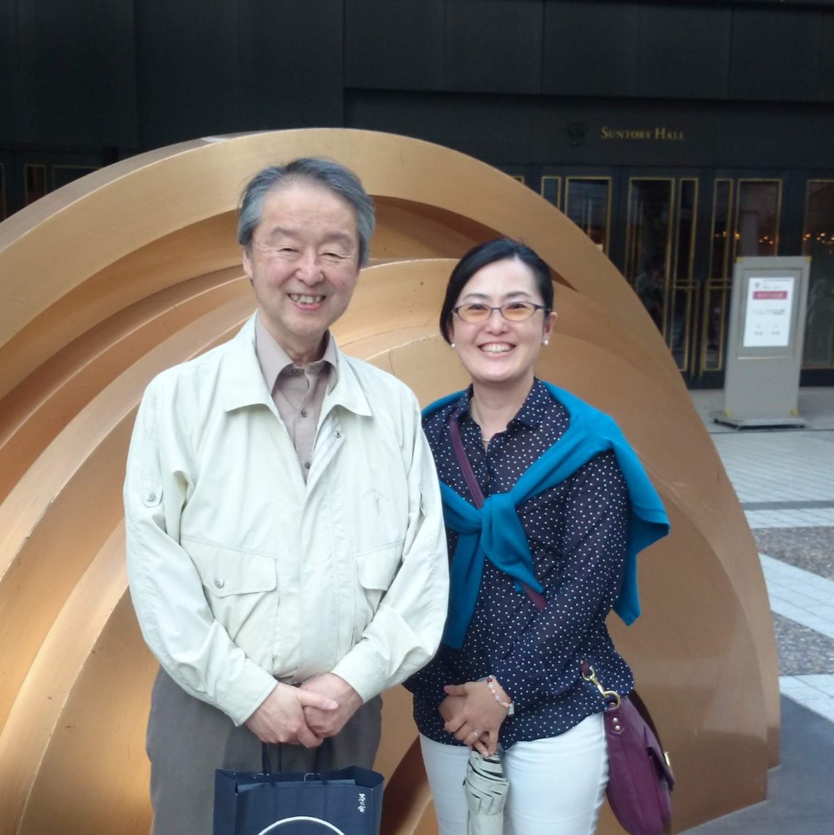 恩師があちらに行ってしまってもうすぐ1年。
先生にご指導頂いた事を思い出したり、自分がまだフルート吹いていられる事に感謝したり。
先生を通して出会った方々と寂しさを共有したり。

先生のように自分に厳しく鍛錬を怠らない音楽家には、まだまだなれませんが
天国から見守ってください。