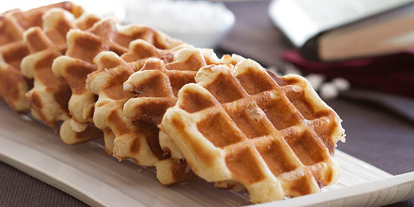BoertjePummel's tweet photo. #Hapje + #Drankje
Luikse wafel 😋
Glaasje frisdrank 😋 https://t.co/uQFcvOoqc6