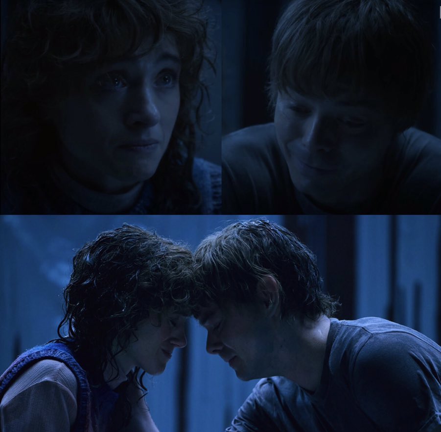 milevnlvr's tweet image. as much as i love nancy and jonathan, i feel like they should’ve died in these scenes. it would’ve been a beautiful scene..