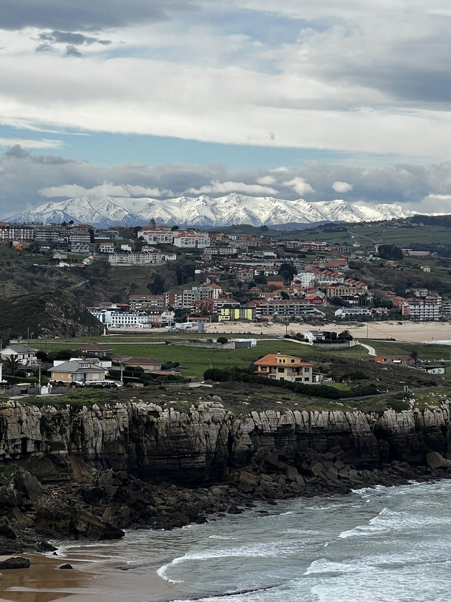 “Posado frente al mar mientras el mundo gira”