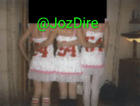 JozDire's tweet photo. Est-ce qu'elles pourraient être les sœurs triplettes françaises de 12 ans trafiquées par #JeanLucBrunel ?

Leurs effigies ?

Ces photos proviennent du célèbre cliché d'anniversaire d'Epstein à Paris (2007) avec #PeterMandelson🇬🇧 [#RAINSlist] au service du gâteau

#EpsteinFrance🇫🇷 https://t.co/POAhKaaC9g
