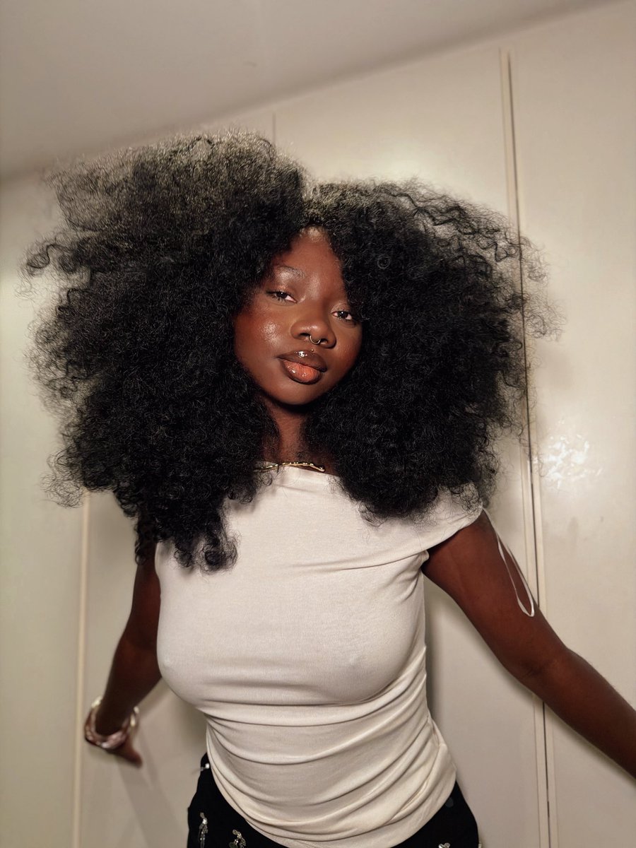 funkeolotu_'s tweet image. Grateful to be me ☺️💕