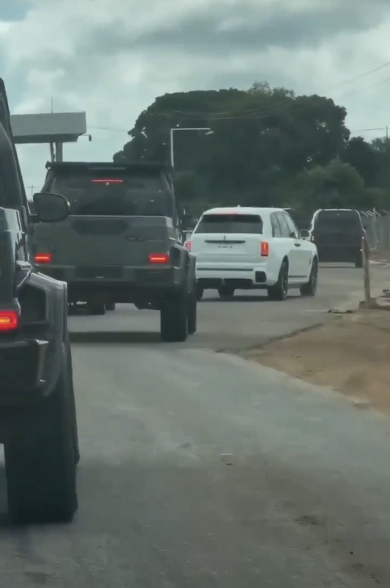 A normal Zimbabwean citizen can be harassed by the police for not having a third plate, but Mr Tagwirei’s convoy was driving without number plates. I’m not saying anything, but it takes a law‑abiding citizen to follow the laws of the country. Saka vanonetserwa number plate