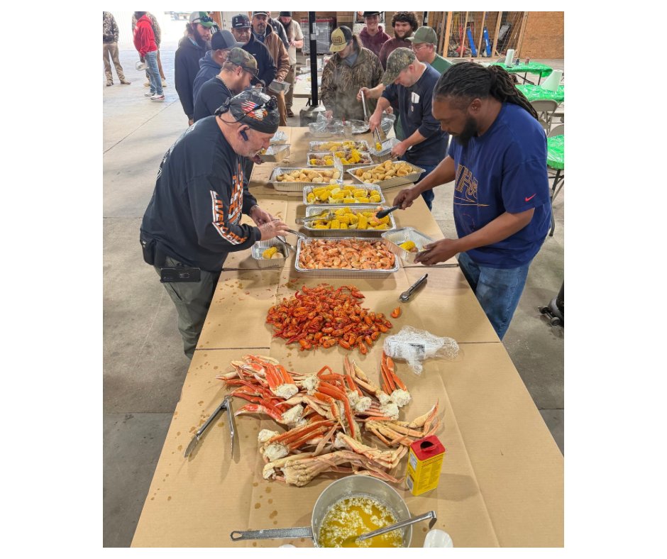 ModernTurfSod's tweet image. Celebrating the season with our Modern Turf family!

From steamed oysters to Lowcountry boil, our Christmas social at the Dalzell Farm was one for the books.

Huge thanks to Hank, B.J. , Henry, &amp;amp; Stephen for preparing an unforgettable spread and an even better afternoon together!