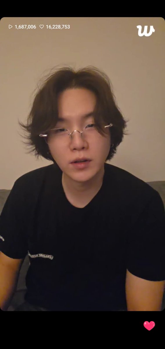 HOPENAMOR's tweet photo. 🐱: " O Jimin adora Tangie, mas ele tem alergia a gatos então ele está tendo dificuldades."

A maior maldade que o universo poderia ter feito é o jimin ter alergia a gatos e ser apaixonado por eles 😭😭😭 https://t.co/ACaALVwNHI