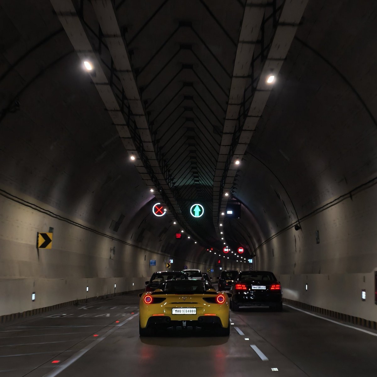 FrameTheMoment_'s tweet photo. Tunnel vision. 🏎️💨 #Ferrari #CarSpotting #vivox200pro #mumbai https://t.co/d1eM9SazQq