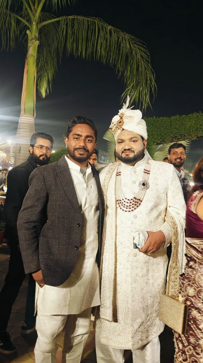 NomaanWarsi's tweet image. नगर की विभिन्न शादी समारोहों एवं सामाजिक कार्यक्रमों में सम्मिलित होकर अपने प्रियजनों को शुभकामनाएँ एवं मुबारकबाद दी..!

@yadavakhilesh #shadi #shadiseason #marriage