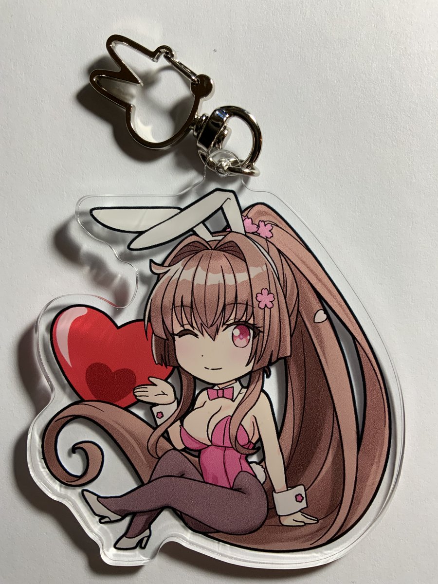 新刊セット内の大和さんアクキーはこんな感じです٩( 'ω' )و 