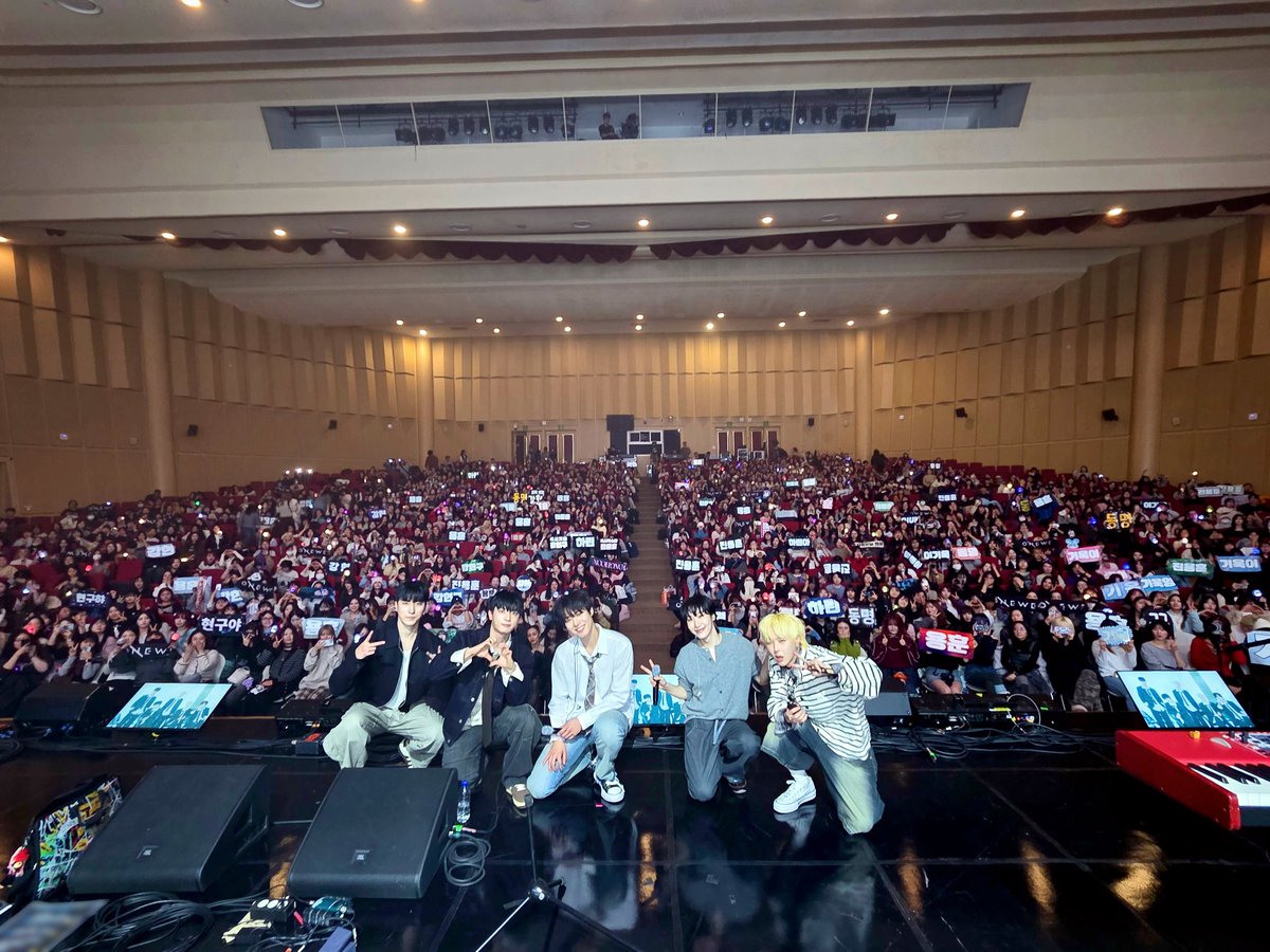[#ONEWE]

💫 이노마스 뮤직 시리즈 2 💫

원위의 우주 속에서 함께 호흡했던 🪐
오늘의 시간이 위브들의 마음 한편에
행복한 여운으로 남길 바랍니다 ( ´͈ ᵕ `͈ )◞♡

위브 덕분에 올해가 더 따뜻해졌습니다 ❤️
마지막까지 안전하게 돌아가세요!

#원위 #위브 #WEVE
#이노마스뮤직시리즈