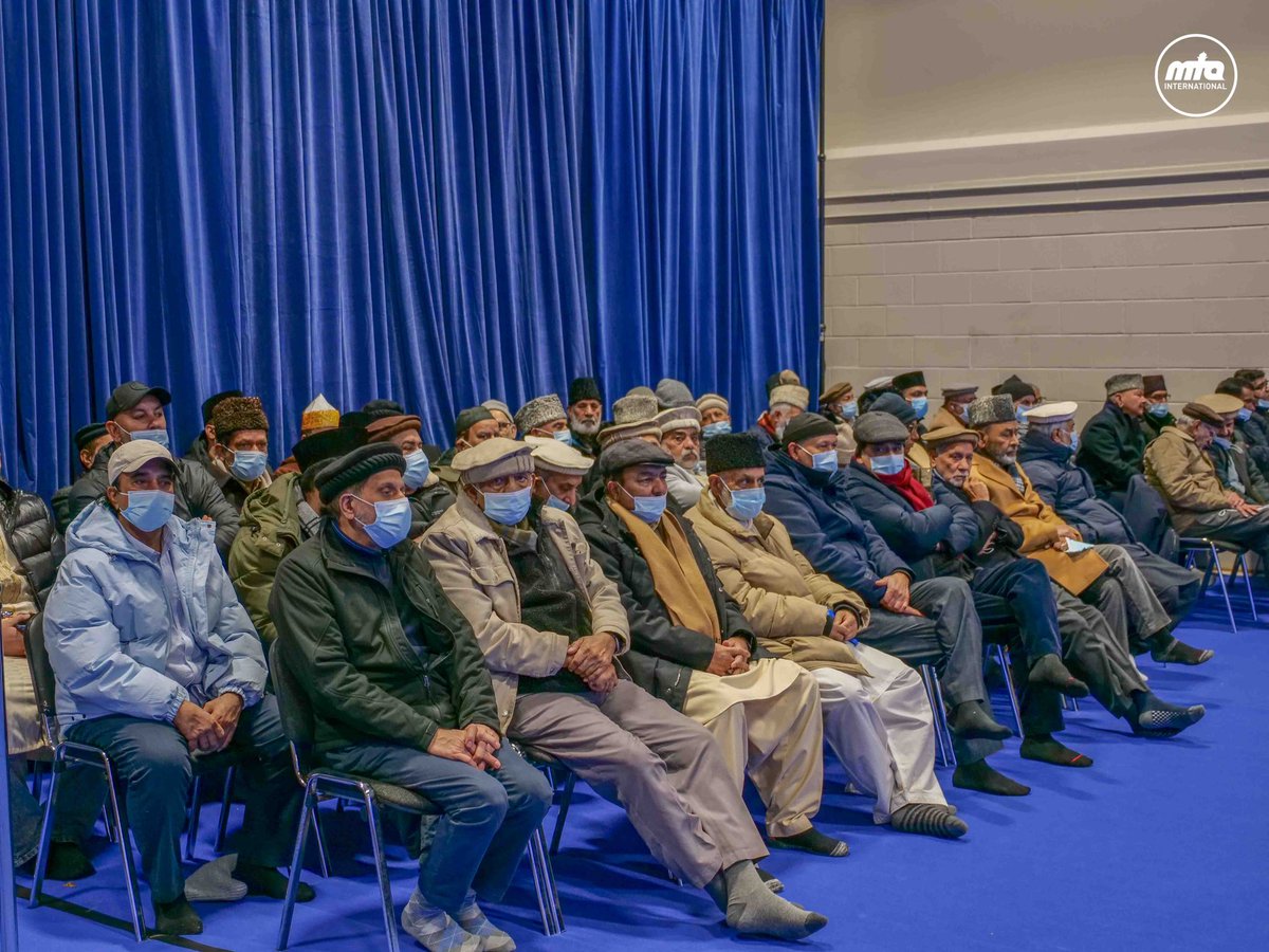 JalsaConnect's tweet photo. Attendees gathered in Islamabad for the concluding session of Jalsa Salana Qadian 2025. 

#JalsaConnect #JalsaQadian #MTAi https://t.co/kyYGV0DC4N