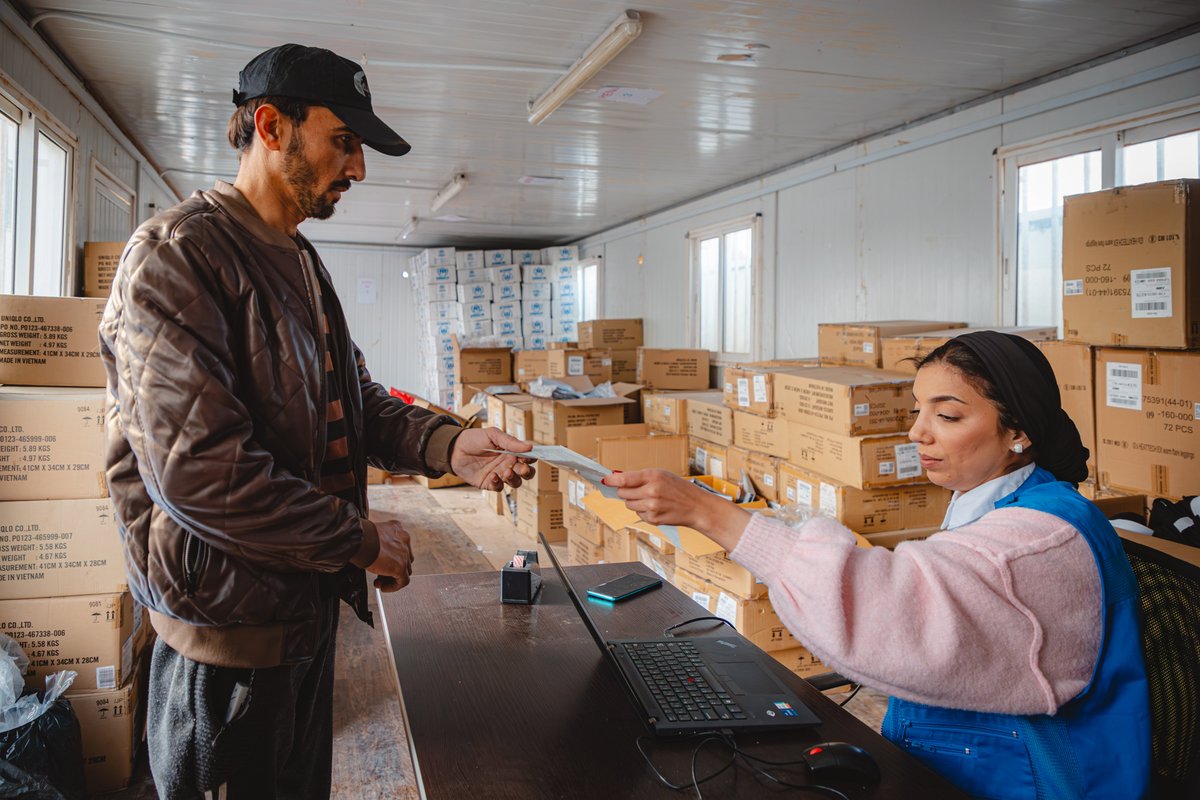 UNHCRJordan's tweet image. UNHCR is standing by the most vulnerable in Mafraq.

✅ 227 Syrian &amp;amp; 51 Jordanian families received diapers for children with disabilities &amp;amp; older persons.

❄️6,600 people received kitchen sets &amp;amp; @UNIQLO_JP  thermal wear to stay warm this winter. #WithRefugees