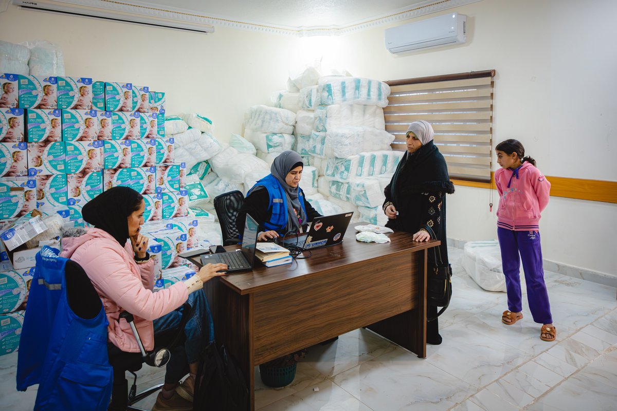 UNHCRJordan's tweet image. UNHCR is standing by the most vulnerable in Mafraq.

✅ 227 Syrian &amp;amp; 51 Jordanian families received diapers for children with disabilities &amp;amp; older persons.

❄️6,600 people received kitchen sets &amp;amp; @UNIQLO_JP  thermal wear to stay warm this winter. #WithRefugees