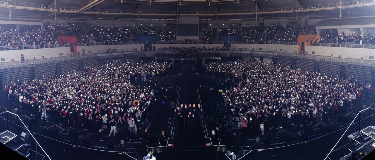 2025 EPIK HIGH CONCERT 1, 2, 3, 4회 가족사진!!! ❤️ 올해를 여러분과 마무리 할 수 있어서 행복했습니다~ 여기서 느꼈던 거대한 에너지 다 당신에게서 나왔다는 걸 잊지말고 그 힘으로 2026 힘차게 시작하세요!!! 사랑합니다~ 👏👏👏

 #에픽하이콘서트 #EPIKHIGHCONCERT