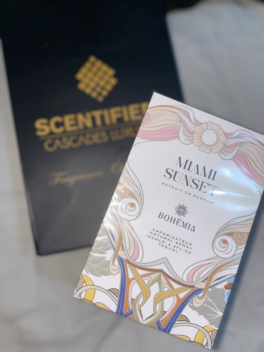 purple_dera's tweet image. This man.🥺❤️
Btw Miami sunset smells like heaven.🥺