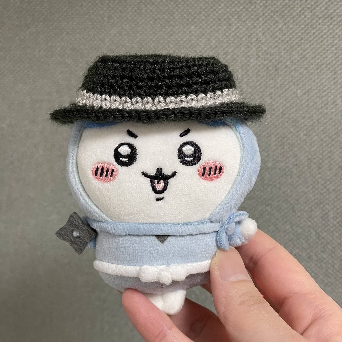 nabeushinabe's tweet photo. カンカン帽を編んだので、🥷ハチワレちゃんにかぶせたら、なんだか、ガンマンみたくなりました🔫

#かぎ針編み 
#ちいかわ https://t.co/jGMFhJrdFl