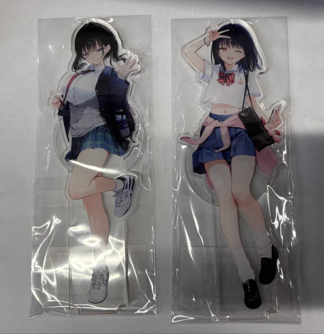 mignon先生( )のアクスタとおっぱいマウスパッド届きました!- ̗̀ ̖́- マウスパッドはパウチを開けてから、2礼2拍手1礼してから少し触ってスっと閉じました。( ˇωˇ )