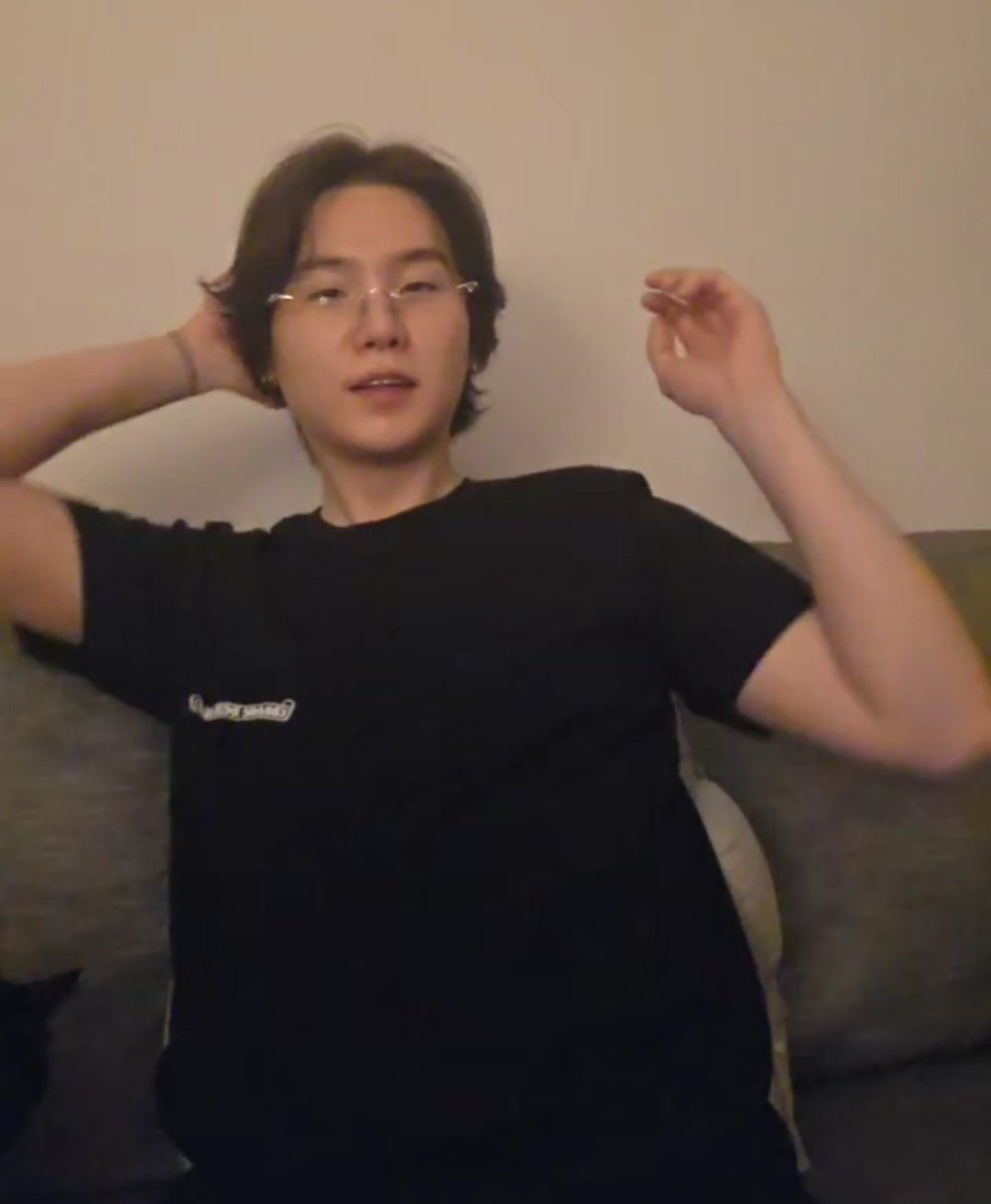 Yoon_kookie97's tweet image. LOOK AT THE TREND Y'ALL 😭 

YOONGI CAME HOME
WE LOVE YOU YOONGI 
THANK YOU YOONGI
THANK YOU SUGA