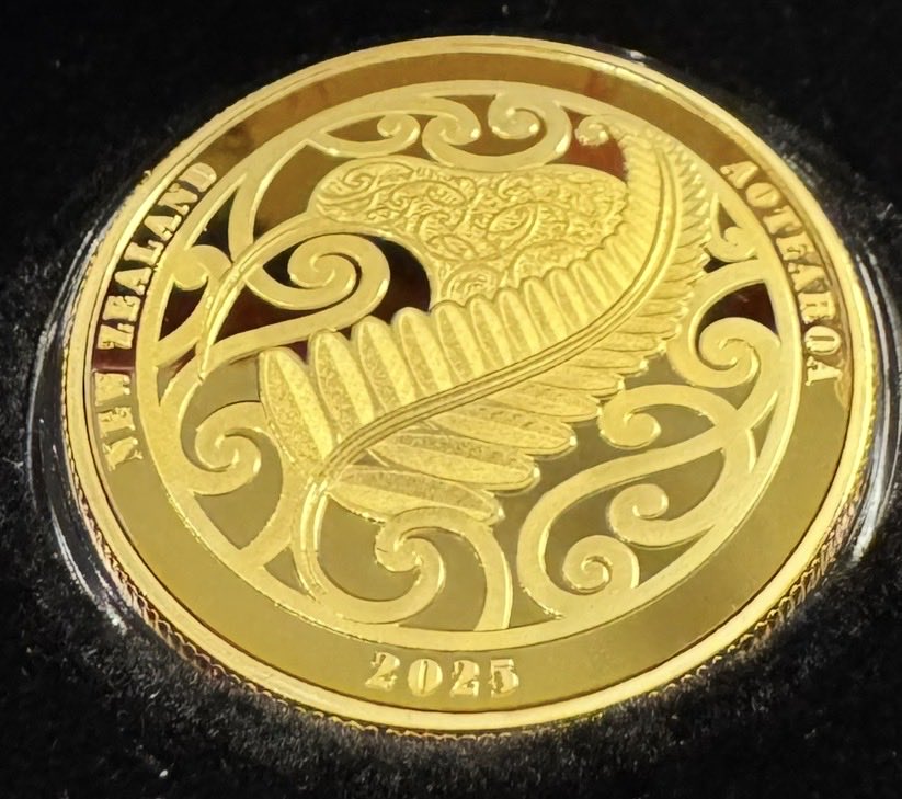 2025 is the Year of the Snake. On this occasion, New Zealand Post issued a special medallion, and VeVe issued its digital part. A beautiful set of the physical and digital version complementing the NZ stamp series from this year.
 
With a completely gold finish, this medallion