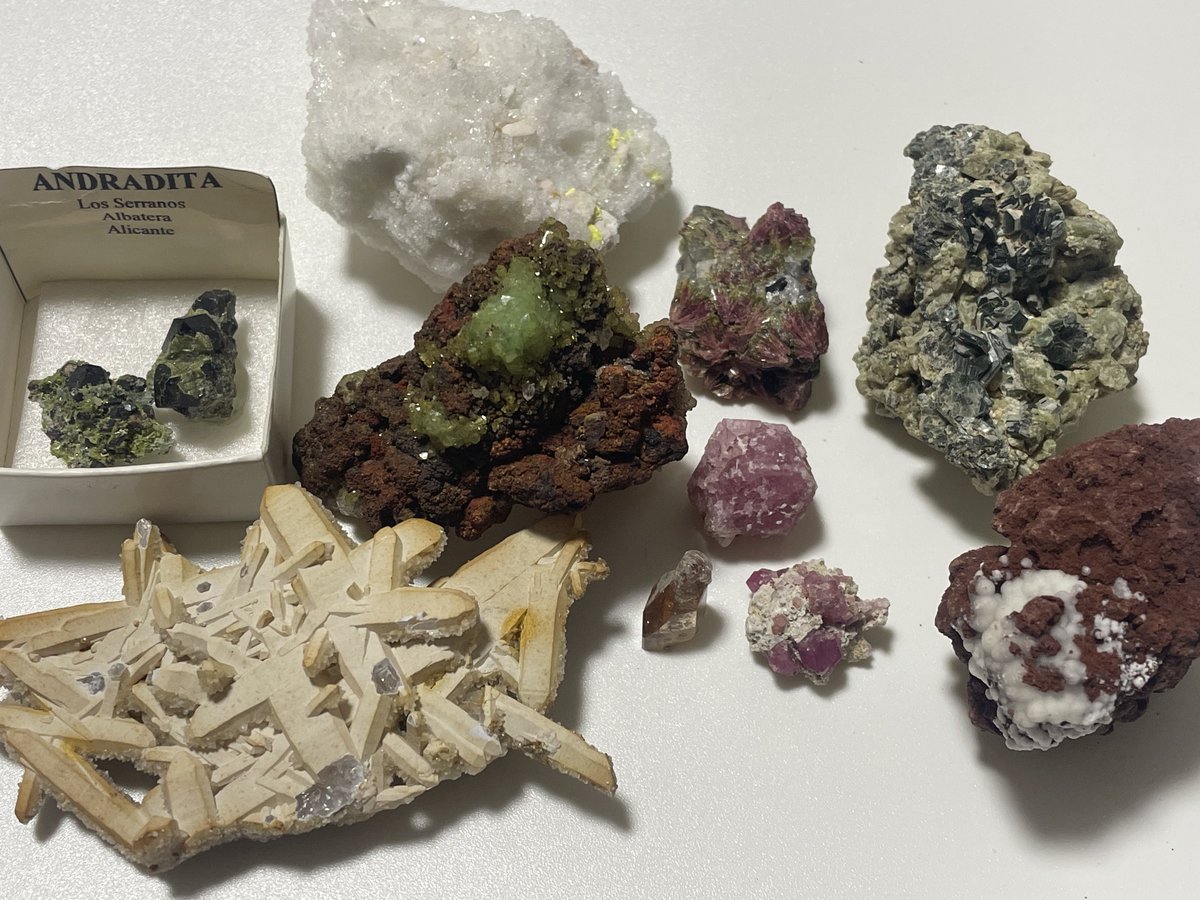 stellar_chaton's tweet image. 良き良きな誕プレでございます。
右下の白いクリストバル石はまさかのTLでした。