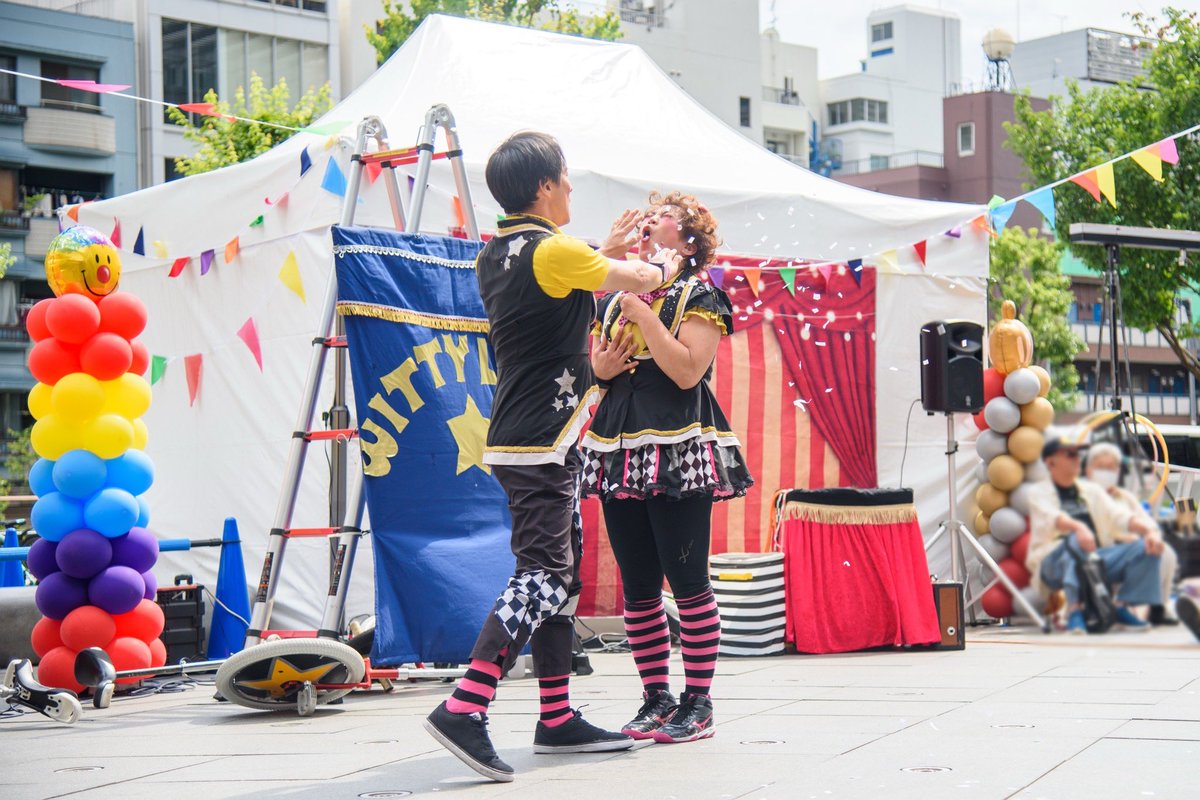 dekokokokoko's tweet photo. 2025.6/1
#ソラマチ大道芸
#WittyLook

大笑いしてた〜のしすぎる😂❤️
カラフルなガーランドとバルーンがWitty  Lookにぴったりでかわいい❤️
いっぱい笑っていっぱい拍手して、楽しかった！ https://t.co/P1LSkPQmlI