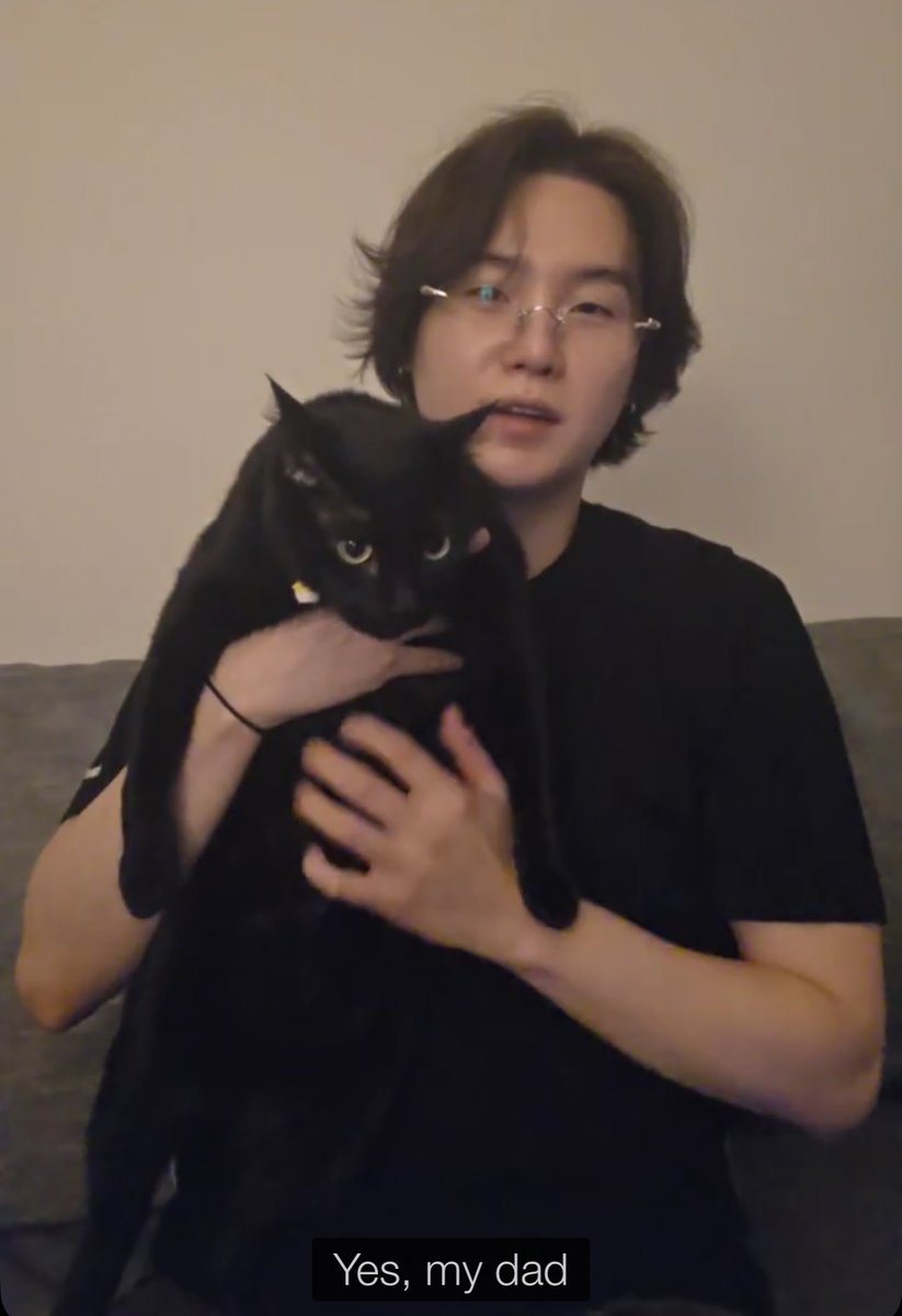 _BTSMoments_'s tweet image. Our cat SUGA with his cat SUGAR (tang) 😭