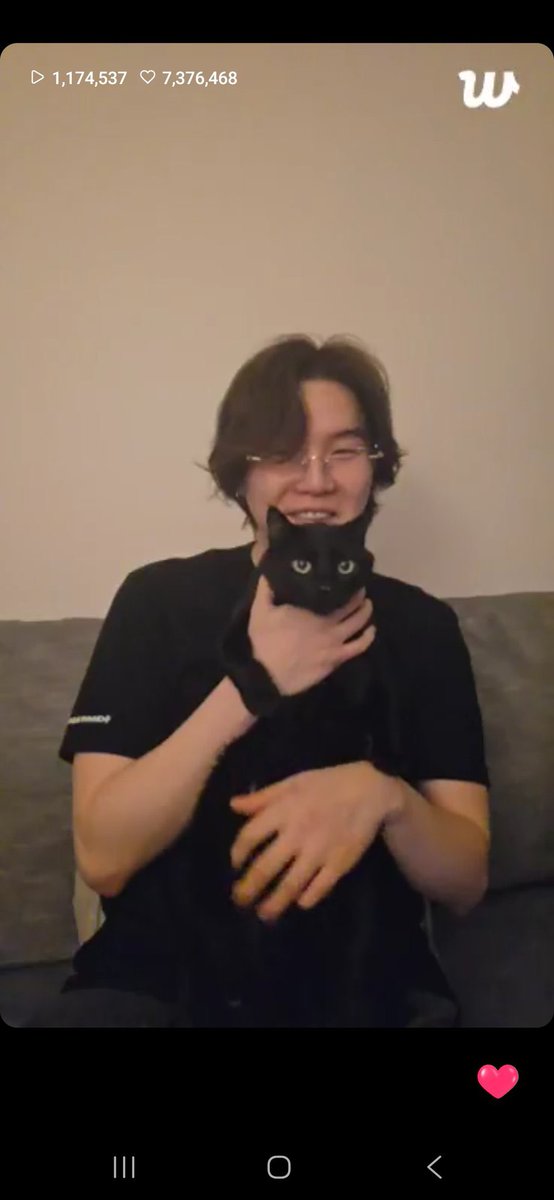 _BTSMoments_'s tweet image. Our cat SUGA with his cat SUGAR (tang) 😭