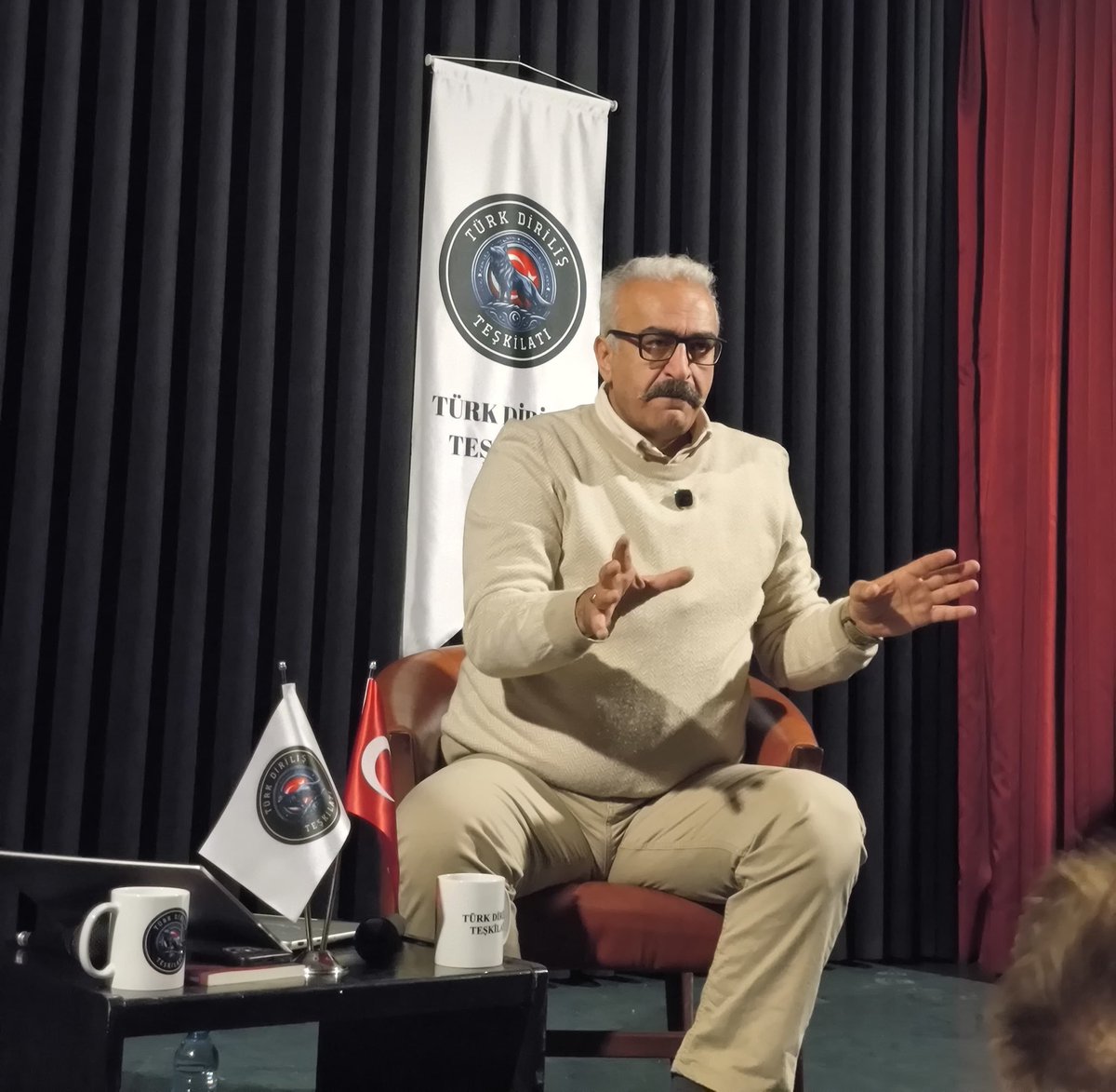 “Unutma” belgeselinin yapımcısı Yıldırım:

“PKK, vatansız solun ana rahminde büyüdü. Süt anneliğini de milletsiz sağ yaptı.”