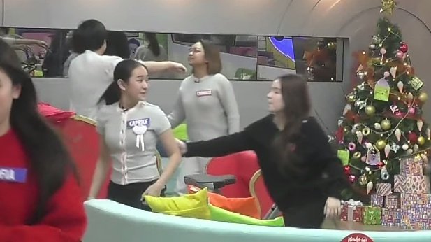 havesomepeyt's tweet photo. oh my gosh hinabol nya hinabol nya hahaha capkrys hug eo omg the world is really healing 

CAPQUIN IMMUNIGIFT
#PBBCollab20FourthNomi https://t.co/XHLZEGKHbv