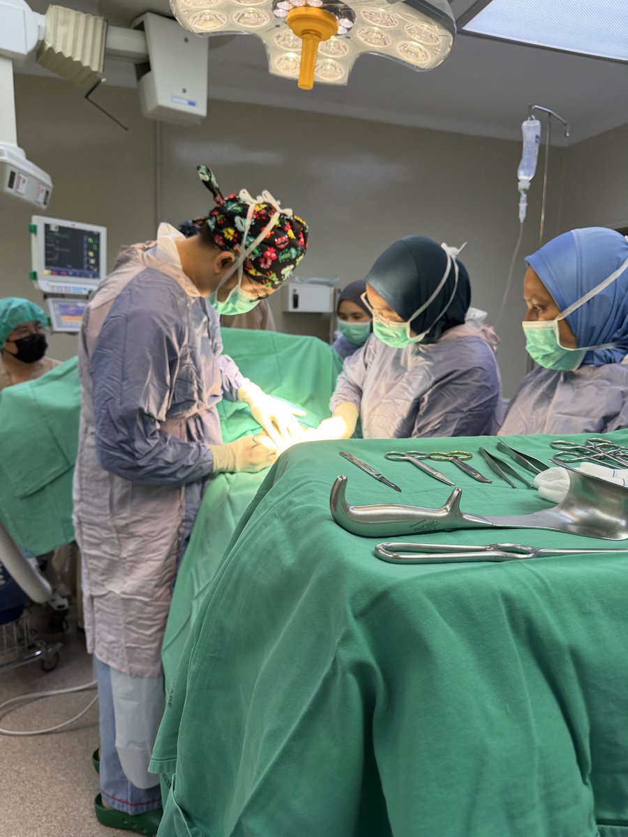 faizal_obgyn's tweet image. Sunday OT lepas habiskan weekend errand. As a private practice doctor in UKMSC, emergency cases can come at anytime. 
.
Being a doctor is not a career; it's what you're passionate about. 
.
Happy weekend, peeps! ❤️
.
#oncall #privatepractice #ukmsc #drfaizalivf