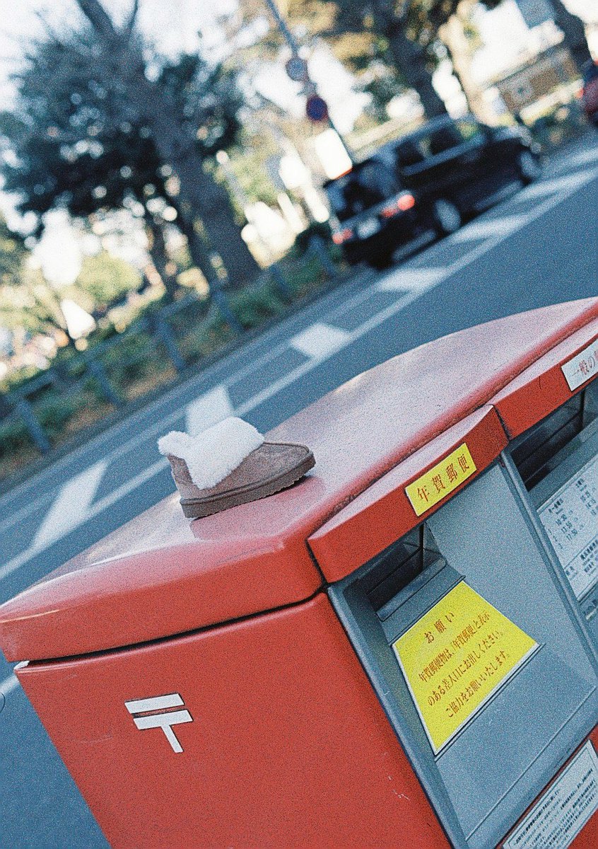 ryoezou's tweet image. Lomoの新フィルム
LomoChrome Classicolor 200

PENTAX SFX
DA 35mmF2.4
DA 50mmF1.8
APS-C用のレンズですがフルサイズもカバーしているので試し撮り

クラシック？な描写で割と落ち着いた色合いなのかしら。
#カメスズ
#Lomo