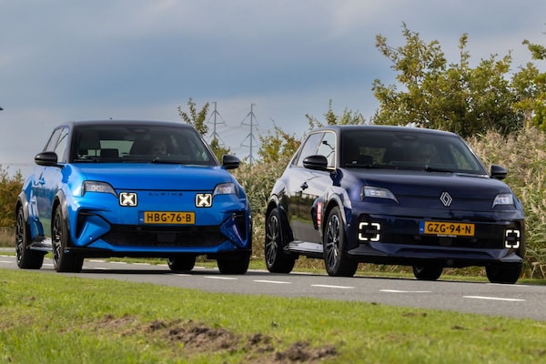 AutoWeek's tweet image. Als de reguliere Renault 5 al zo leuk is, heeft het dan nog wel zin om een Alpine A290 aan te schaffen? Een vergelijkende test: autoweek.nl/autotests/arti…