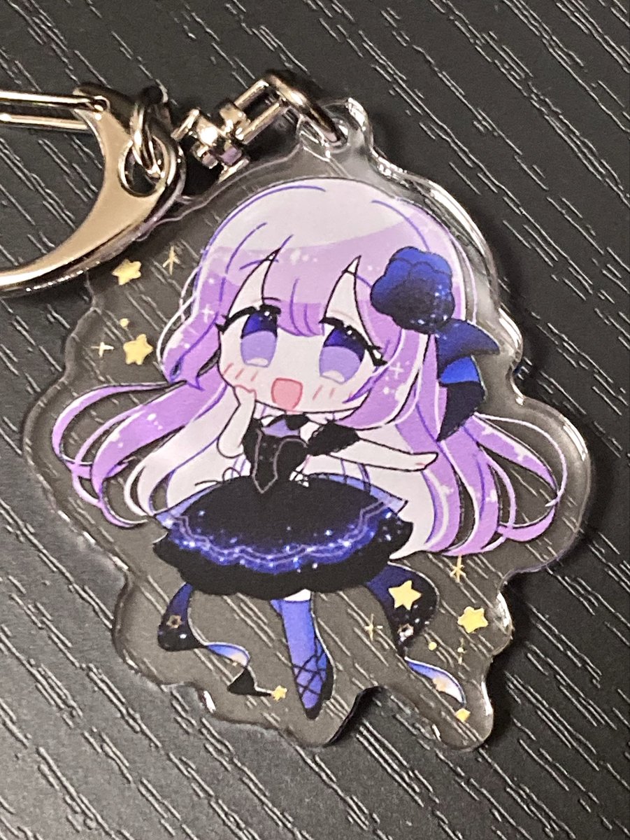 朔栖まよさんのグッズ、タペストリーとアクリルキーホルダー届きました