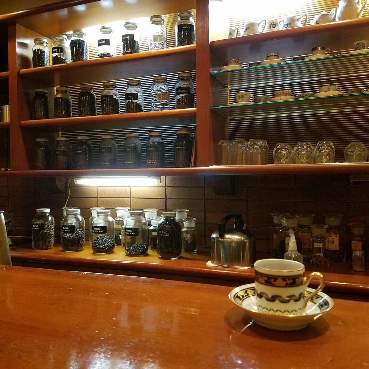 cafebechet's tweet photo. 年末年始の営業案内です。
年内は明日29日までです。

年末年始のコーヒー豆をお求めの方は、大掃除中の翌30日は夕方まで販売してますのでお気軽にご来店ください。

年明けは7日水曜日より営業します。
お間違えのないよう宜しくお願い致します。

＃銀座でコーヒー豆
＃年末年始のコーヒー豆 https://t.co/oT0uq41pIv