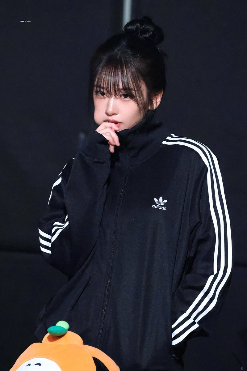 Reminds me of jo yuri, maybe it's the tracksuit 😭😭