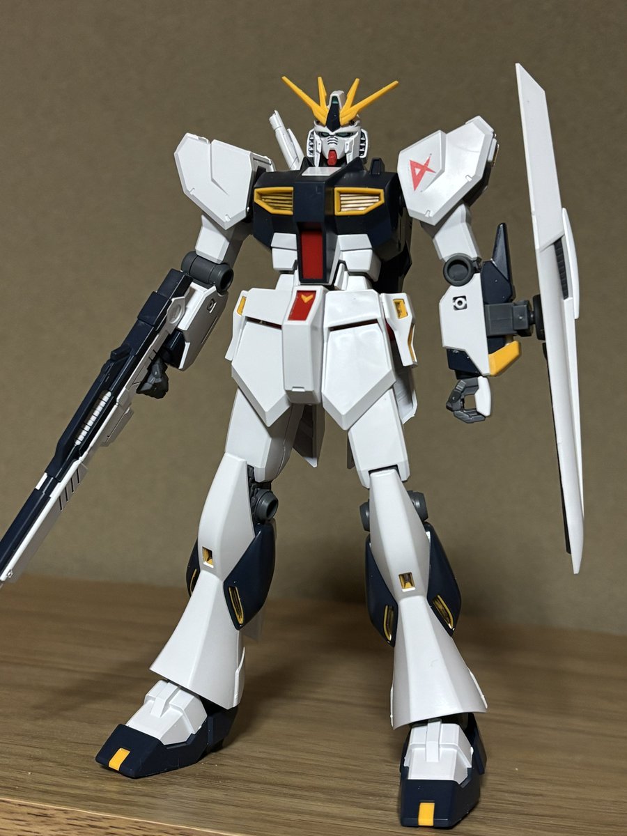 28年ぶりぐらいにガンプラつくってみた。1/144 EG νガンダム