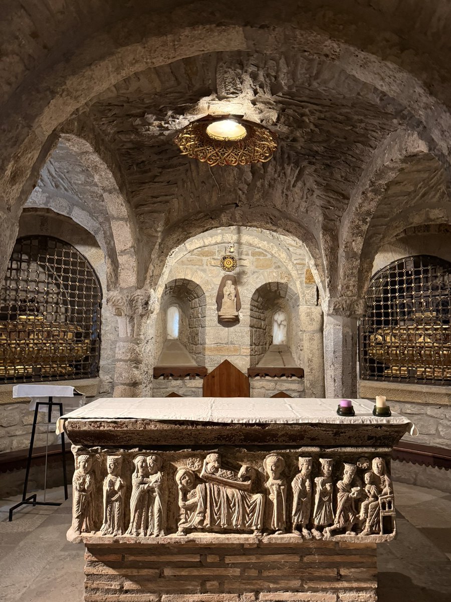 Javierdedioslao's tweet image. El pueblo más pequeño de España con apenas 48 habitantes que posee Catedral 

📍Roda de Isábena