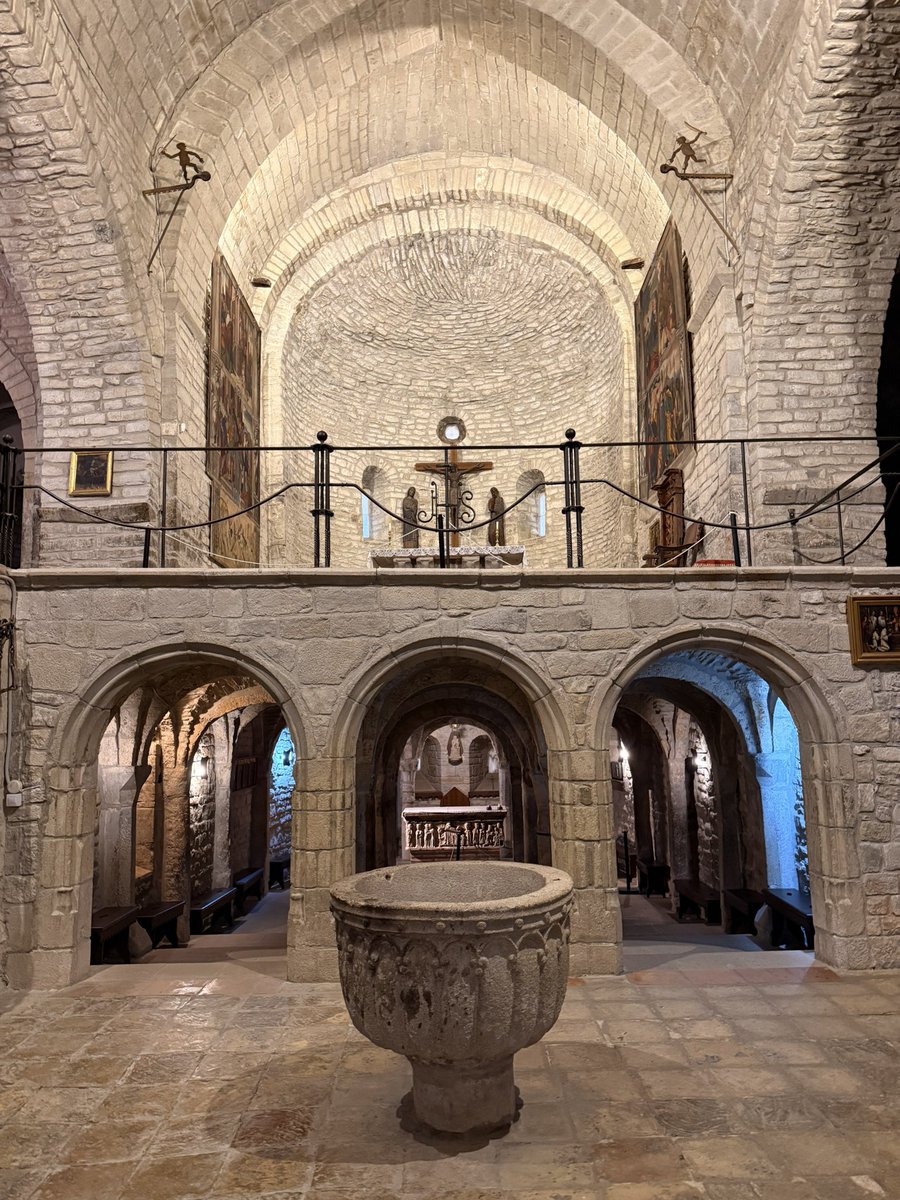 Javierdedioslao's tweet image. El pueblo más pequeño de España con apenas 48 habitantes que posee Catedral 

📍Roda de Isábena